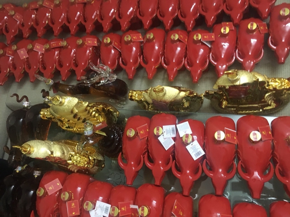 Triệt phá cơ sở sản xuất rượu linh vật giả nhãn mác nước ngoài Triệt phá cơ sở sản xuất rượu linh vật giả nhãn mác nước ngoài