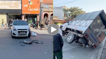 Khoảnh khắc xe con đâm mạnh khiến xe tải lật nghiêng... 