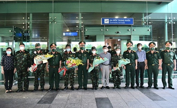 Hàng trăm thầy thuốc áo lính lên đường hỗ trợ các tỉnh miền Nam chống dịch Hàng trăm thầy thuốc áo lính lên đường hỗ trợ các tỉnh miền Nam chống dịch
