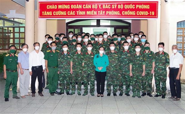 Hàng trăm thầy thuốc áo lính lên đường hỗ trợ các tỉnh miền Nam chống dịch Hàng trăm thầy thuốc áo lính lên đường hỗ trợ các tỉnh miền Nam chống dịch