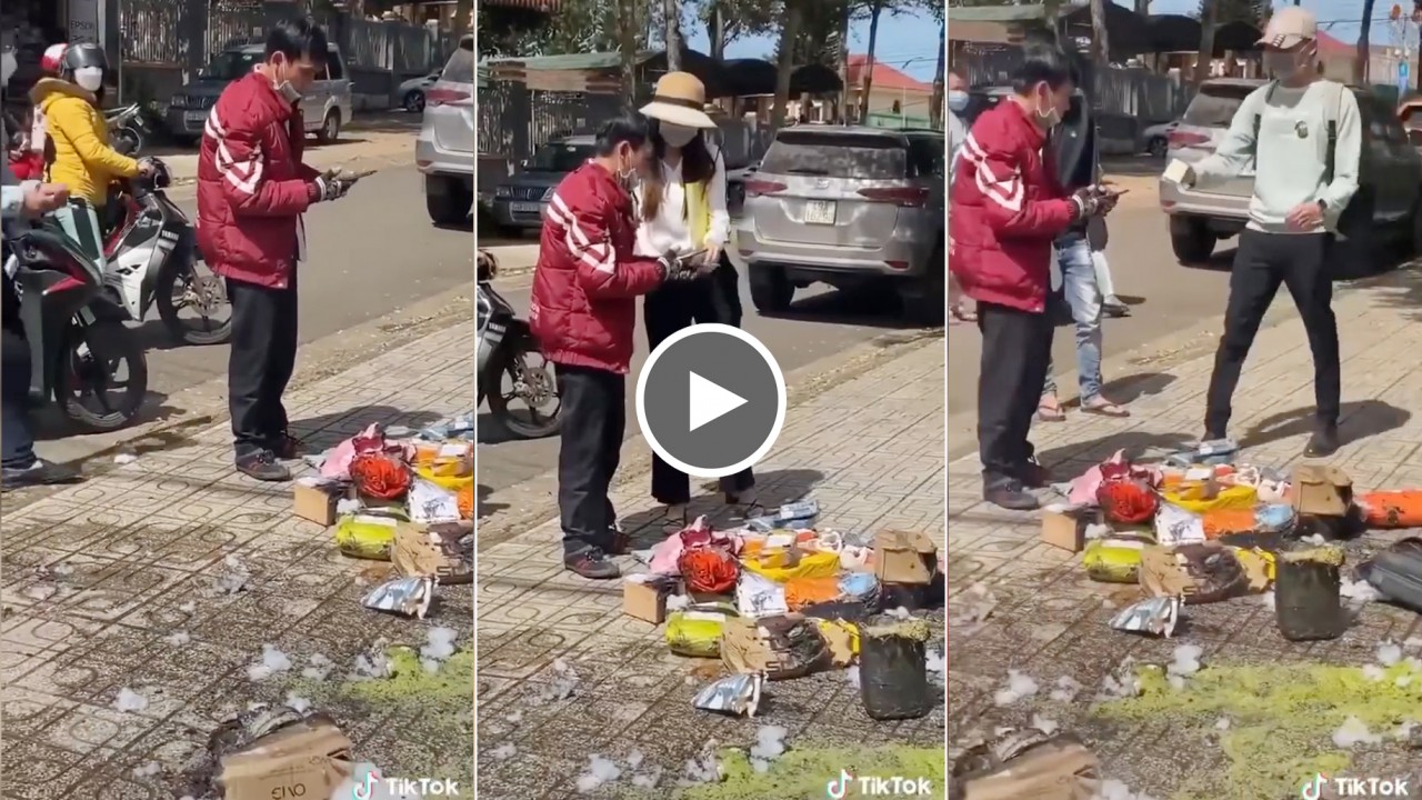 Năng lượng tích cực: Nam shipper bị cháy hết hàng được người dân giúp đỡ Năng lượng tích cực: Nam shipper bị cháy hết hàng được người dân giúp đỡ