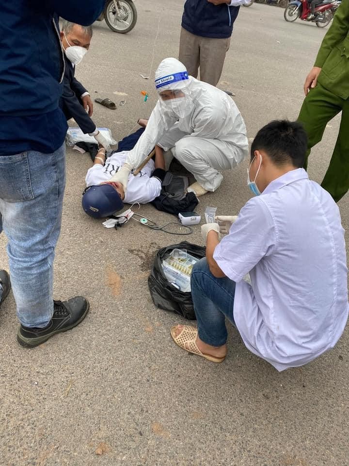 Khoảnh khắc nam thanh niên chạy tốc độ cao đâm ngang xe ô tô nguy kịch Nam thanh niên nguy kịch vì chạy xe tốc độ cao rồi đâm ngang ô tô