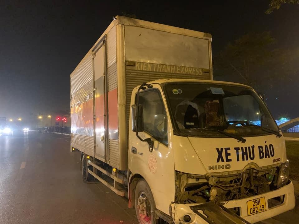 Cố vượt đèn đỏ, xe tải thư báo tông tử vong nữ sinh 2k đi xe máy Cố vượt đèn đỏ, xe tải thư báo tông nữ sinh 2k đi xe máy