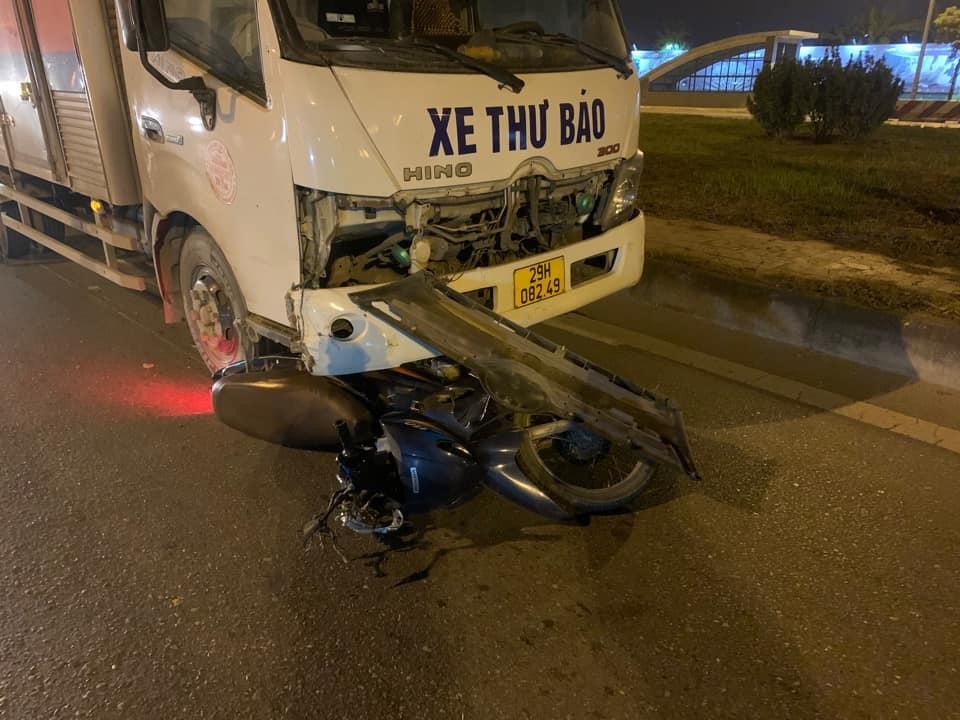 Cố vượt đèn đỏ, xe tải thư báo tông tử vong nữ sinh 2k đi xe máy Cố vượt đèn đỏ, xe tải thư báo tông nữ sinh 2k đi xe máy