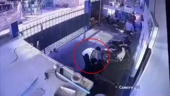 Tên trộm xe máy đen đủi, ăn 