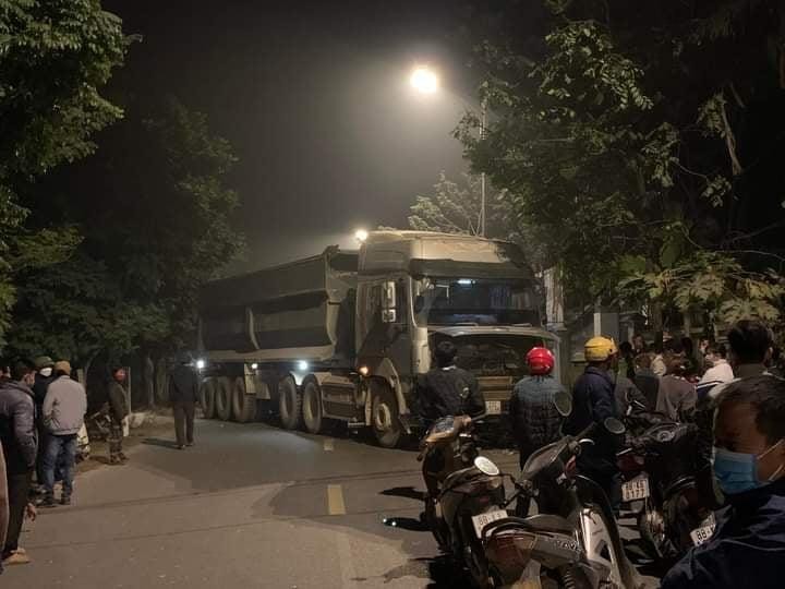 Khoảnh khắc 2 thanh niên 14 tuổi va chạm với xe Ben tử vong tại chỗ Va chạm với xe Ben, hai thanh niên thương vong