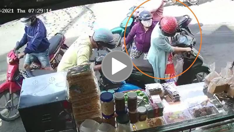 Dừng xe mua đồ, người phụ nữ bị dàn cảnh trộm điện thoại Dừng xe mua đồ, người phụ nữ bị dàn cảnh trộm điện thoại