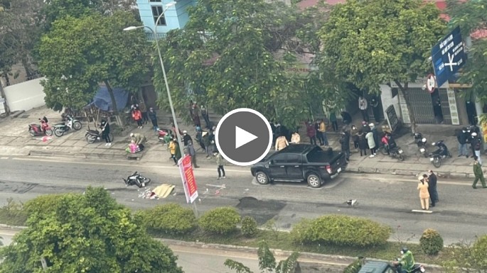 Tài xế xe tải mở cửa xe không quan sát khiến nữ sinh Tài xế xe tải mở cửa xe không quan sát khiến nữ sinh