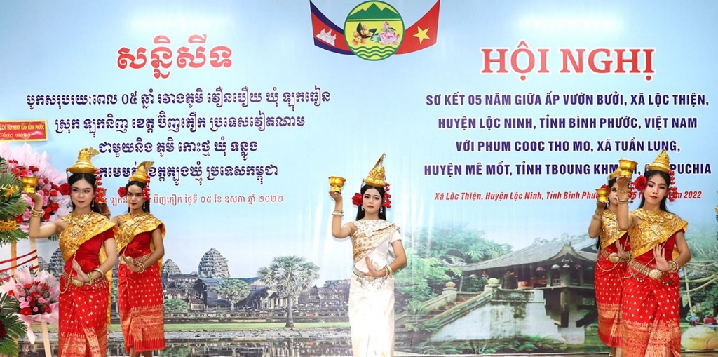 ជួបប្រាស្រ័យទាក់ទងមិត្តភាពក្រុមលំនៅដ្ឋាននៅតាមសងខាងព្រំដែនខេត្ត Binh Phuoc - ត្បូងឃ្មុំ
