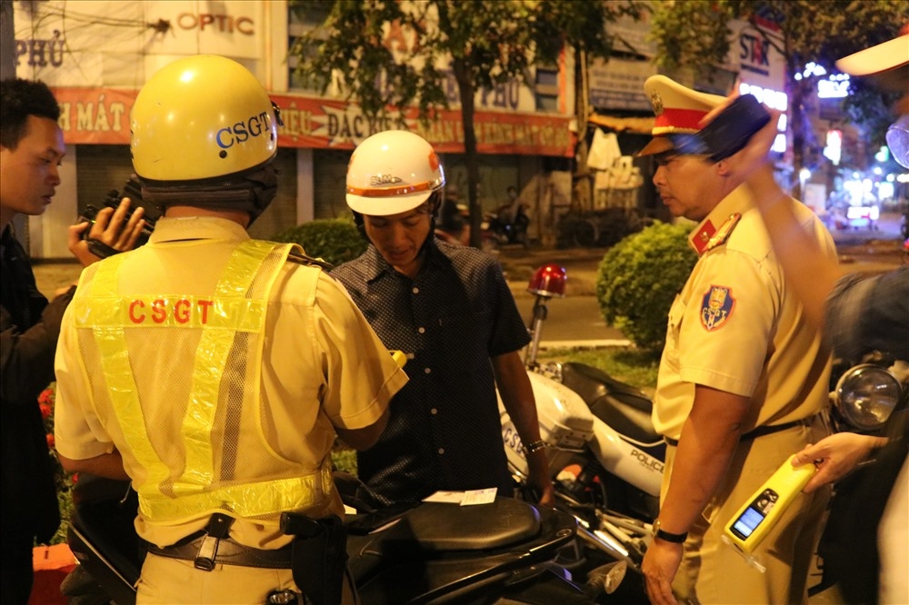 Trong 2 ngày, có 615 tài xế vi phạm nồng độ cồn, nộp phạt hơn 800 triệu đồng trong 2 ngay co 615 tai xe vi pham nong do con nop phat hon 800 trieu dong