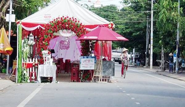 Dựng rạp đám cưới giữa đường sẽ bị phạt 3 triệu đồng dung rap dam cuoi giua duong se bi phat 3 trieu dong