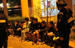o to 7 cho phong xe gio dam vao tram thu phi khien dau xe suyt che doi