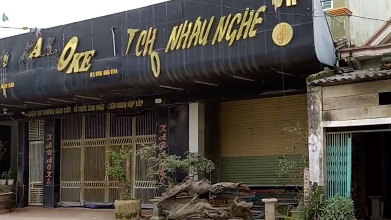 Hàng trăm cảnh sát phá cửa quán karaoke, bắt sới bạc "khủng" ở Nghệ An hang tram canh sat pha cua quan karaoke bat soi bac khung o nghe an