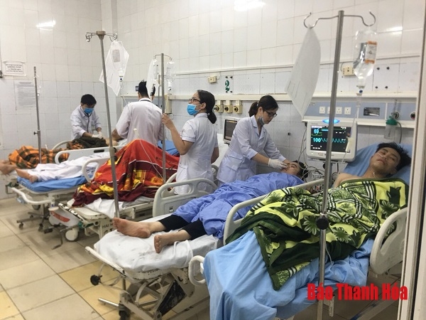 hien truong do nat sau vu chay toa nha dau khi khien 15 nguoi thuong vong