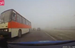 video xe cuu hoa hu coi xe tai van gia diec quyet khong nhuong duong