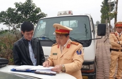 ha noi say ruou gay tai nan nghiem trong tai xe bo chay