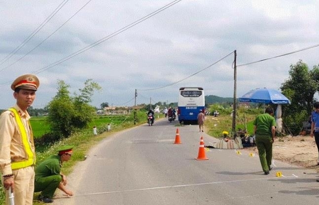 tren duong tu benh vien ve ca gia dinh gap tai nan tu vong