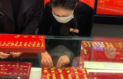 gia vang hom nay 42 qua ngay via than tai vang giam manh gan 1 trieu dongluong