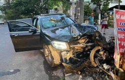 o to phat no roi boc chay du doi 2 nguoi tu vong