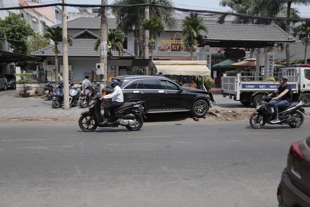 Thực nghiệm hiện trường xe Mercedes tông trọng thương nữ tiếp viên hàng không thuc nghiem hien truong xe mercedes tong trong thuong nu tiep vien hang khong