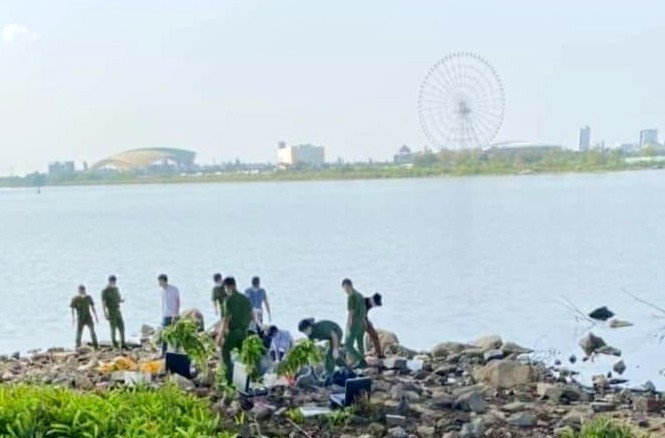Phát hiện vali chứa thi thể bị chặt thành nhiều khúc trôi trên sông Hàn phat hien vali chua thi the bi chat thanh nhieu khuc troi tren song han