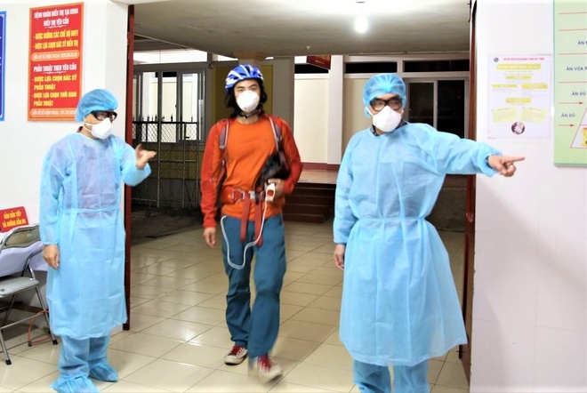 Cách ly 1 phượt thủ người Trung Quốc đi xe đạp đến Hà Tĩnh cach ly 1 phuot thu nguoi trung quoc di xe dap den ha tinh