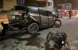 canh sat dubai roi xuong dat khi dang thu nghiem xe bay o do cao 30 m