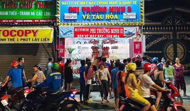 Hé lộ nguyên nhân người đàn ông chém gục vợ cũ tại đại lý vé máy bay he lo nguyen nhan nguoi dan ong chem guc vo cu tai dai ly ve may bay
