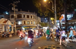 chong dung vu luc ep vo quan he tinh duc co pham toi hiep dam khong
