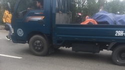 Hà Nội: Nam thanh niên chở bạn gái vượt đèn đỏ, tông thẳng vào CSGT