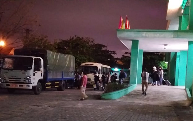 Hình ảnh đoàn du khách Daegu rời Đà Nẵng về Hàn Quốc lúc nửa đêm hinh anh doan du khach daegu roi da nang ve han quoc luc nua dem