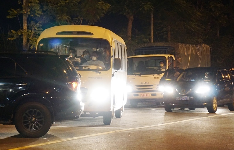 Hình ảnh đoàn du khách Daegu rời Đà Nẵng về Hàn Quốc lúc nửa đêm hinh anh doan du khach daegu roi da nang ve han quoc luc nua dem