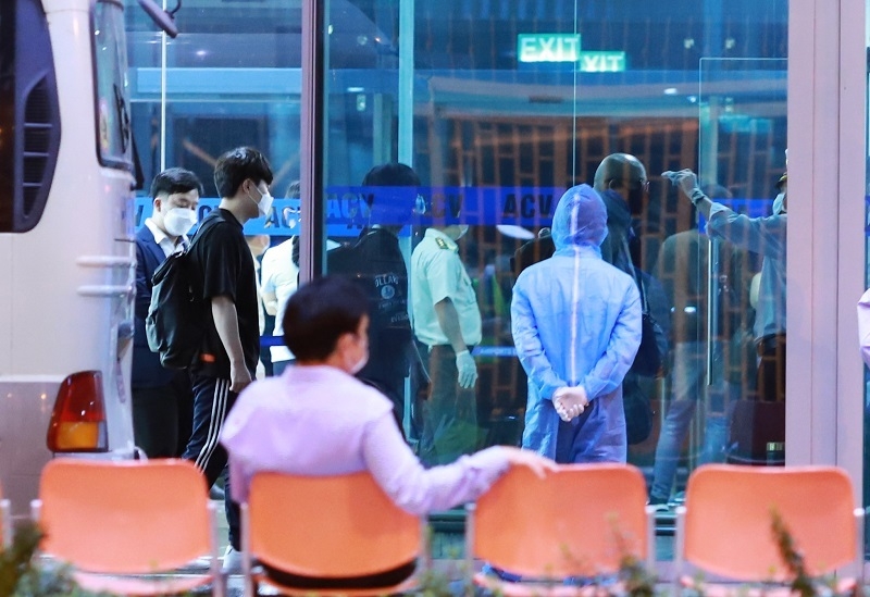 Hình ảnh đoàn du khách Daegu rời Đà Nẵng về Hàn Quốc lúc nửa đêm hinh anh doan du khach daegu roi da nang ve han quoc luc nua dem