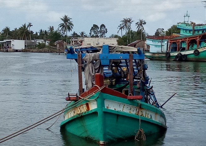 Trục vớt tàu cá cùng 3 thi thể thuyền viên mất tích đưa vào bờ truc vot tau ca cung 3 thi the thuyen vien mat tich dua vao bo