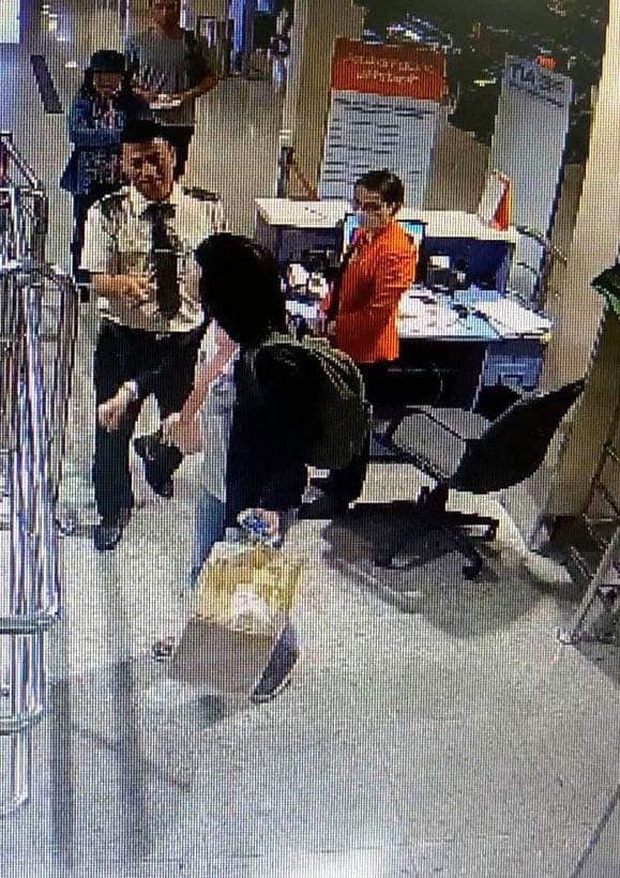 Bị xử lý vì mang hành lý quá cân nặng, nữ hành khách lao vào cắn nhân viên hàng không bi xu ly vi mang hanh ly qua can nang nu hanh khach lao vao can nhan vien hang khong