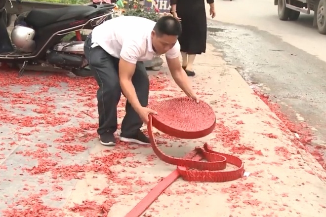 tam giu hinh su nghi pham dot phao trong dam cuoi o ha noi