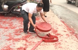 Vụ đốt pháo đỏ đường tại đám cưới Hà Nội: Công an triệu tập một số người