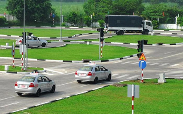 TP.HCM: Xác minh hơn 80 giáo viên dạy lái xe dùng bằng giả tphcm xac minh hon 80 giao vien day lai xe dung bang gia