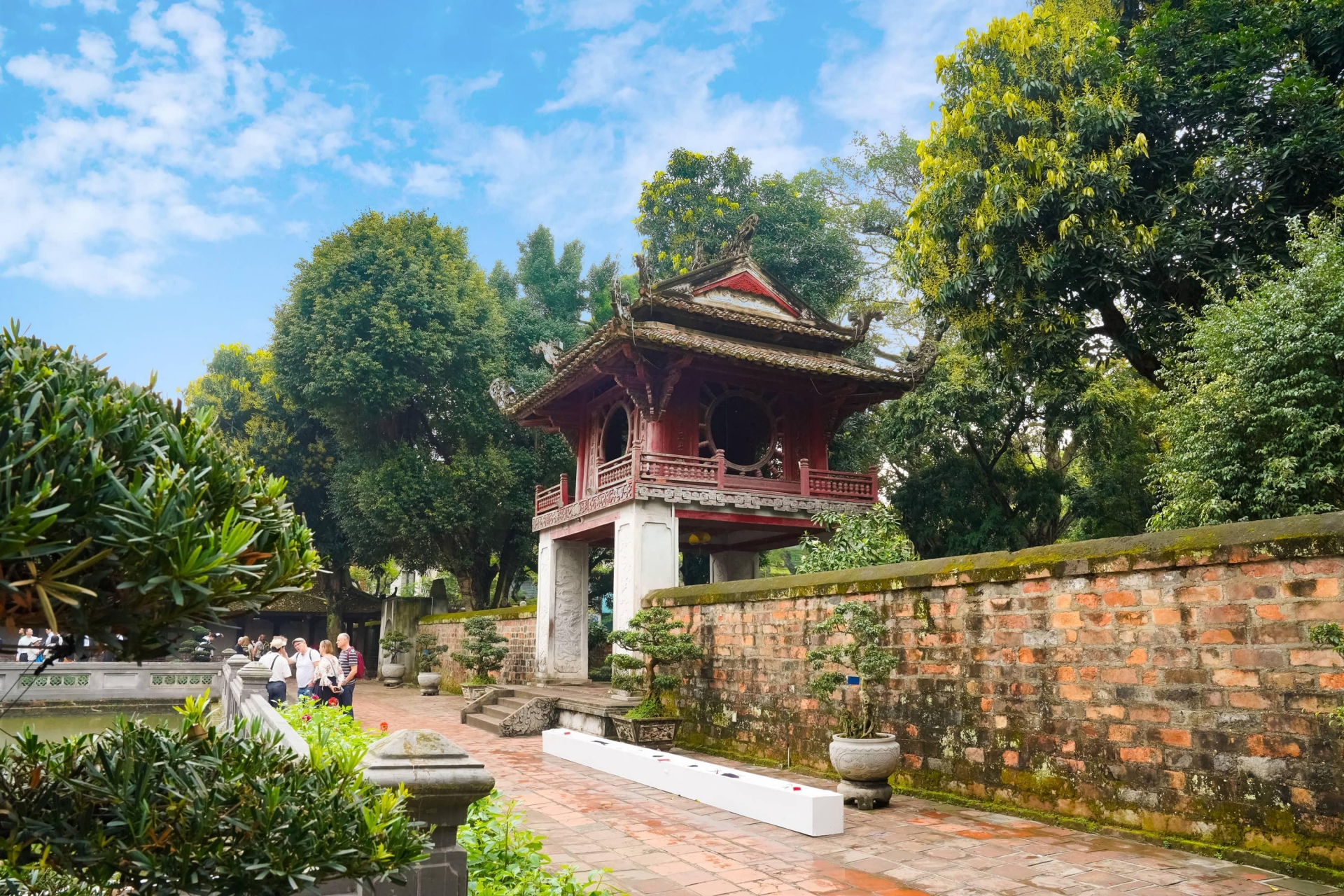 Tạm dừng đón khách thăm quan tại di tích Văn Miếu - Quốc Tử Giám để phòng tránh COVID-19 tam dung don khach tham quan tai di tich van mieu quoc tu giam