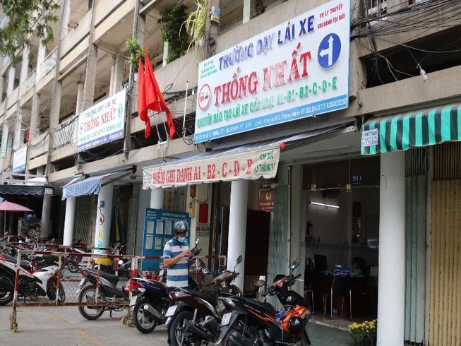Vụ 83 giáo viên dạy lái xe dùng bằng giả: "Sai sót này là của cá nhân" vu 83 giao vien day lai xe dung bang gia sai sot nay la cua ca nhan