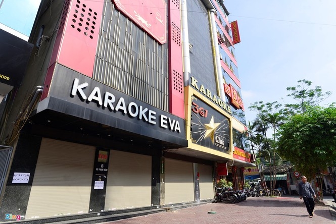 ha noi tiep tuc dung hoat dong cac quan mat xa karaoke