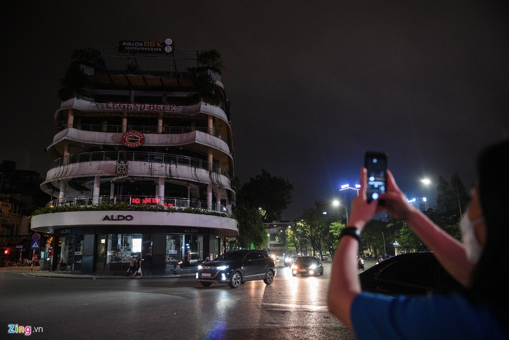 quan xa dong cua pho phuong ha noi vang lang giua mua dich covid 19