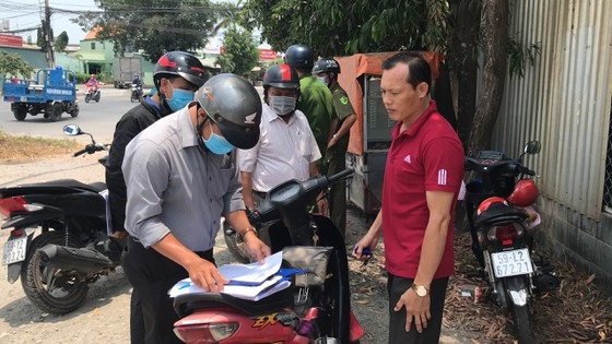 TP.HCM phạt tiền gần 100 người không đeo khẩu trang tphcm phat tien gan 100 nguoi khong deo khau trang