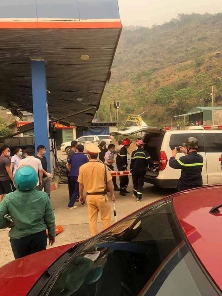 Lai Châu: Xe tải tông sập cây xăng, 6 người thương vong lai chau xe tai tong sap cay xang 6 nguoi thuong vong