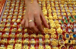 gia vang hom nay 154 tang them 700000 dong vang tien gan moc 49 trieu dongluong
