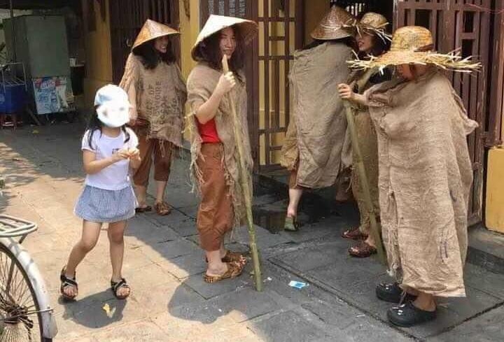 Nhóm người đóng giả ăn xin tại phố cổ Hội An lên tiếng xin lỗi nhom nguoi dong gia an xin tai pho co hoi an len tieng xin loi