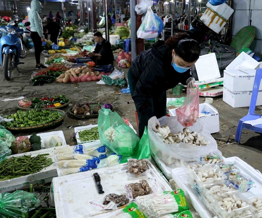Ngày đầu cách ly, hàng hóa tràn ngập chợ, siêu thị phục vụ người dân ngay dau cach ly hang hoa tran ngap cho sieu thi phuc vu nguoi dan