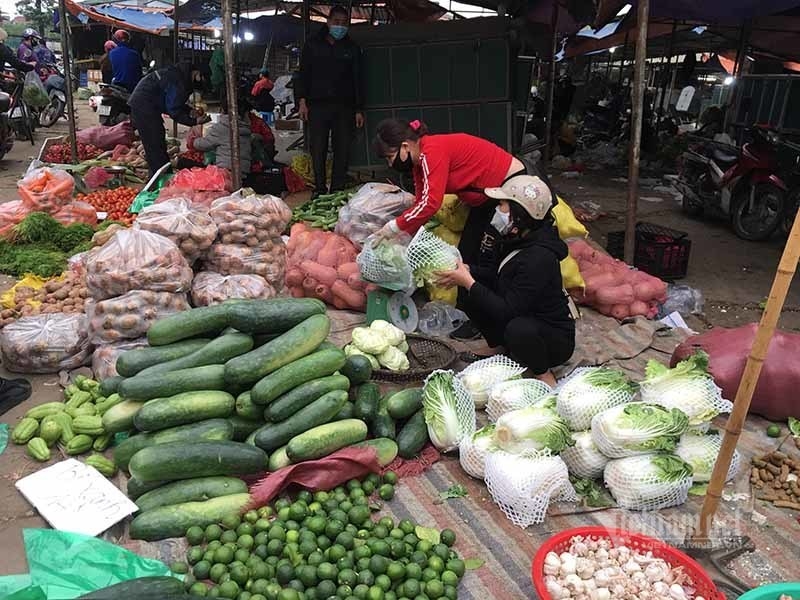 Ngày đầu cách ly, hàng hóa tràn ngập chợ, siêu thị phục vụ người dân ngay dau cach ly hang hoa tran ngap cho sieu thi phuc vu nguoi dan
