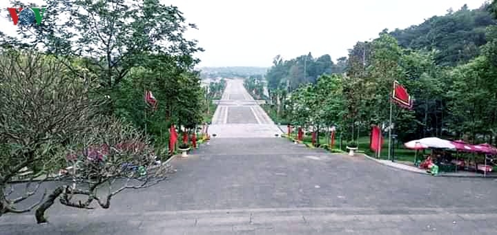 Lập chốt kiểm soát, đo thân nhiệt, cấp phát khẩu trang cho người dân đến Lễ Giỗ Tổ Hùng Vương lap chot kiem soat do than nhiet cap phat khau trang cho nguoi dan den le gio to hung vuong