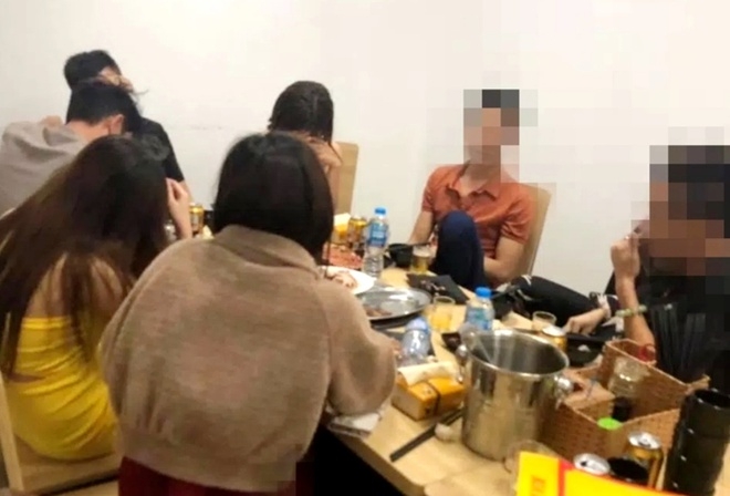 Quảng Ninh: Phạt 7,5 triệu đồng chủ quán chốt cửa tổ chức tụ tập ăn uống phat 75 trieu dong chu quan chot cua to chuc tu tap an uong